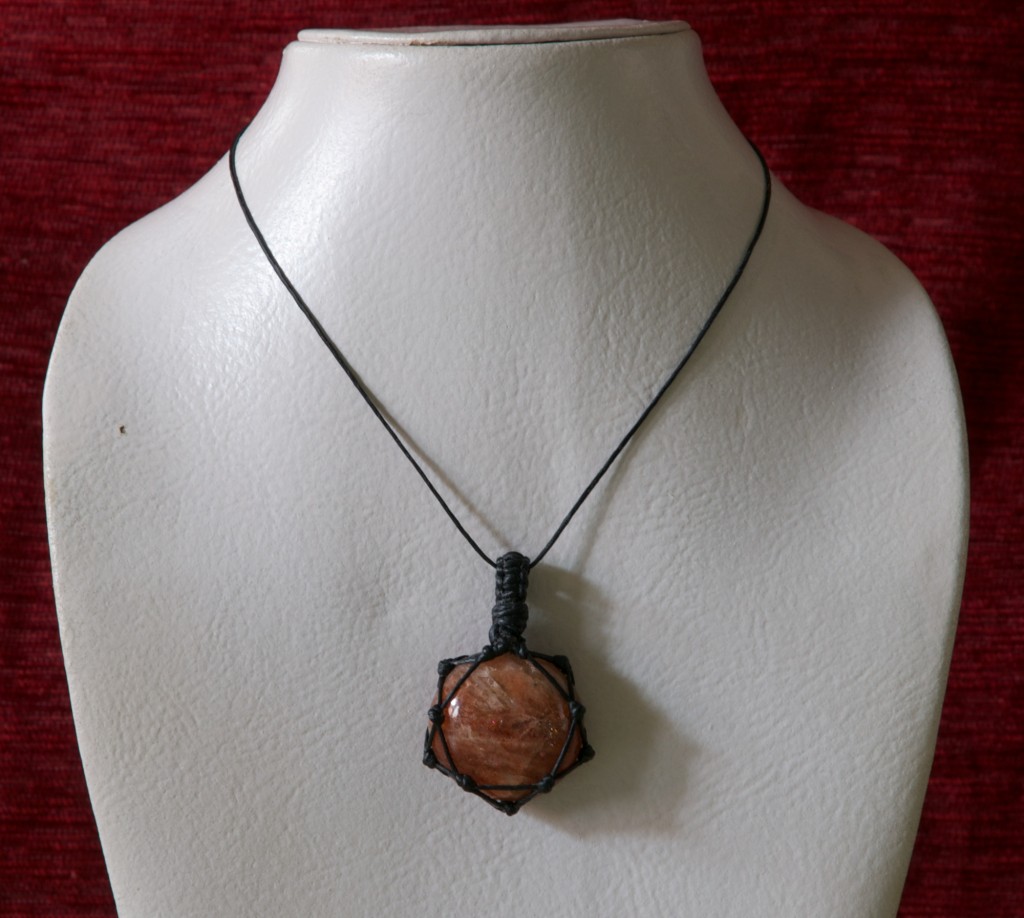 14gr Natural Sunstone Handmade Macramè Pendant